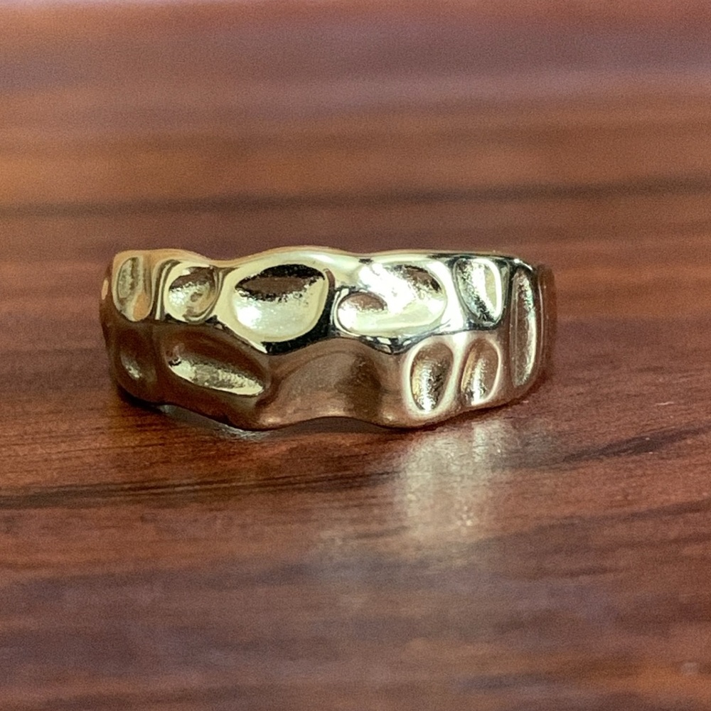 New 18K Gold Plated Titanium Steel Textured Ring Size 8 - Picture 1 of 6